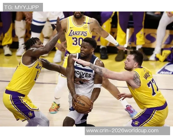 湖人落井下石，詹姆斯供认一现实！名嘴嘲讽东契奇，雷迪克很无法